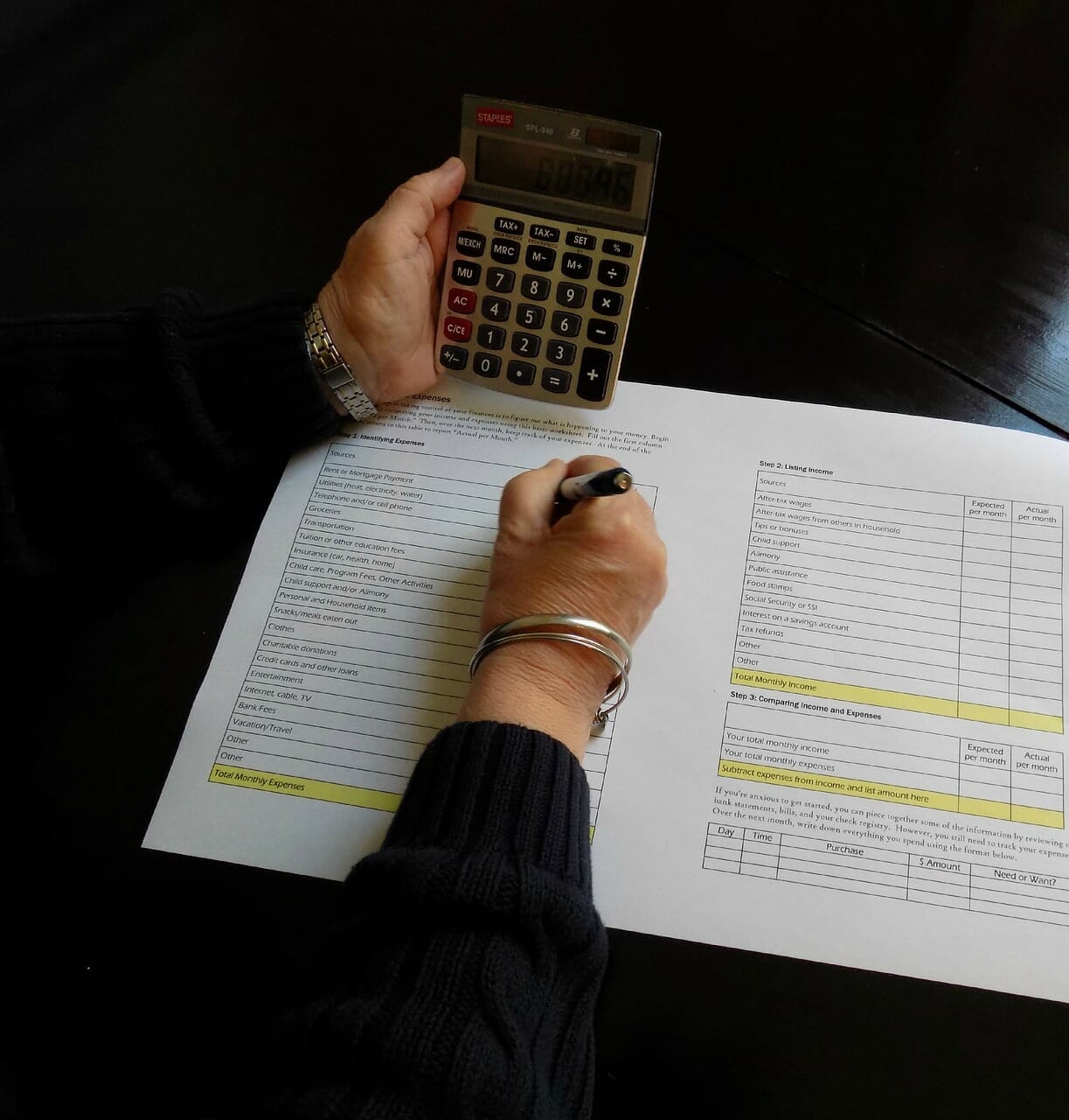Service comptable pour condo et syndicats de copropriété Comptable gérant la tenue de livres et les finances d'un immeuble en copropriété